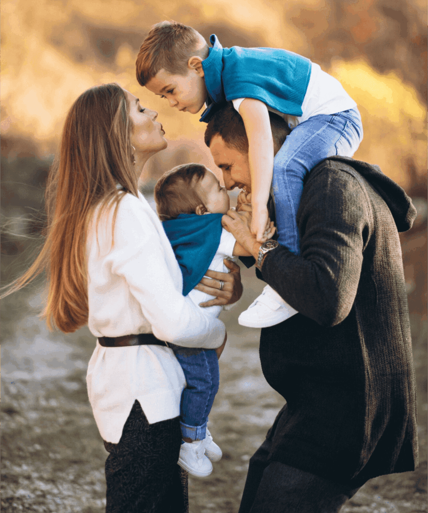 Padres-e-hijos-compartiendo-en-amor