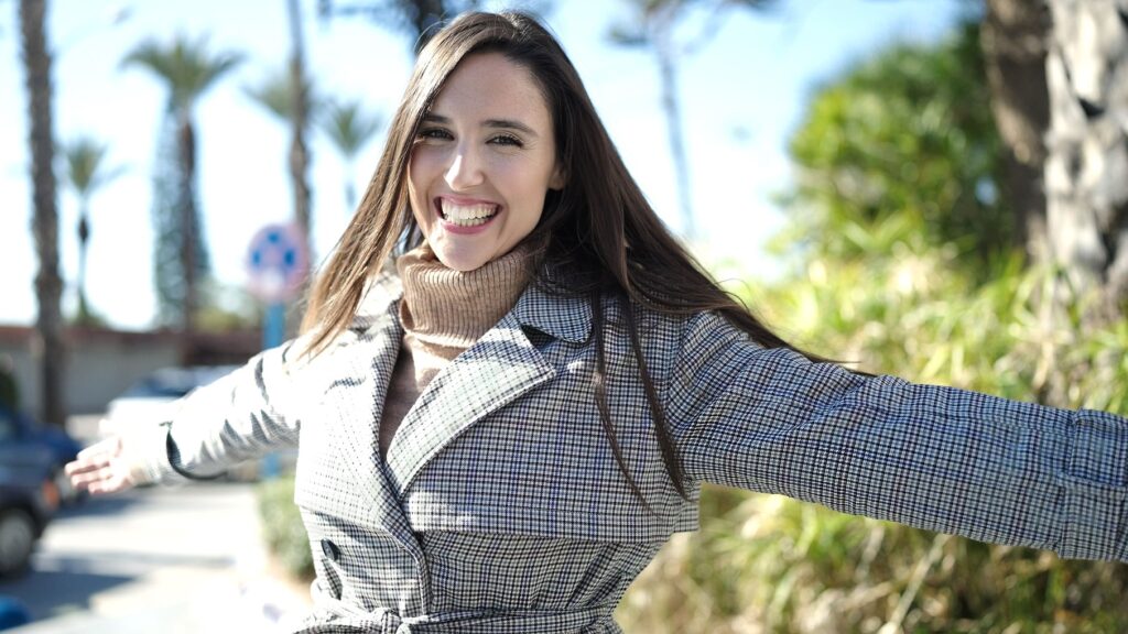 mujer-feliz-exitosa-empoderada-realizada